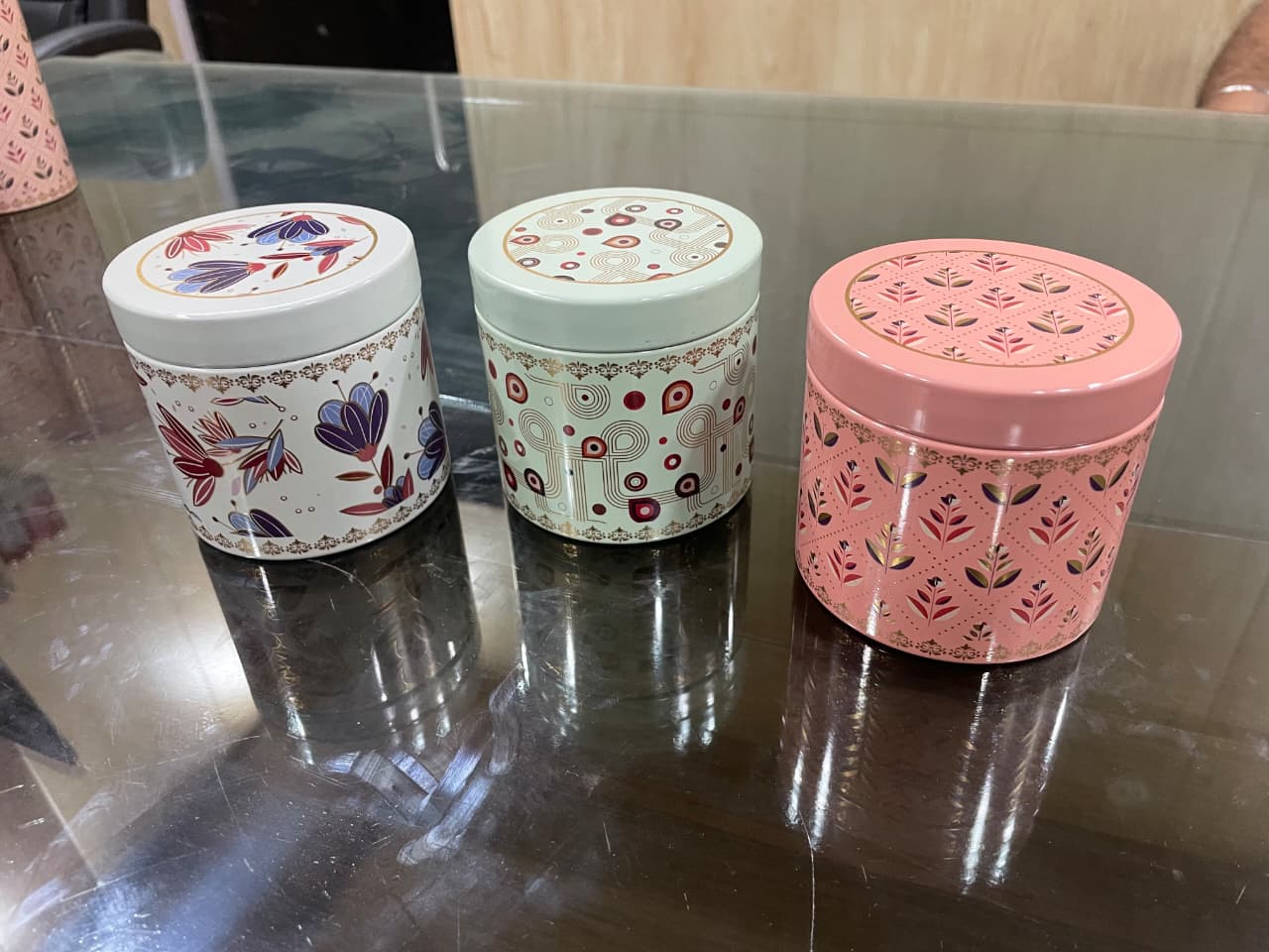 Printed round food and gifting tin containers